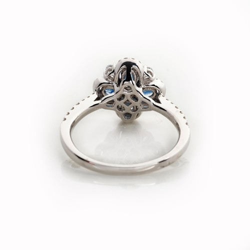 656 - A SAPPHIRE AND DIAMOND RING