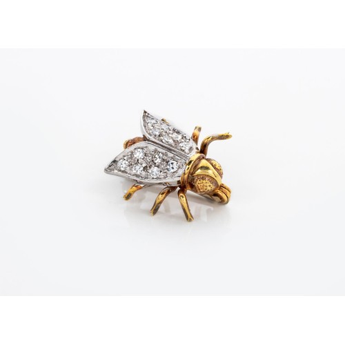 660 - A DIAMOND BROOCH