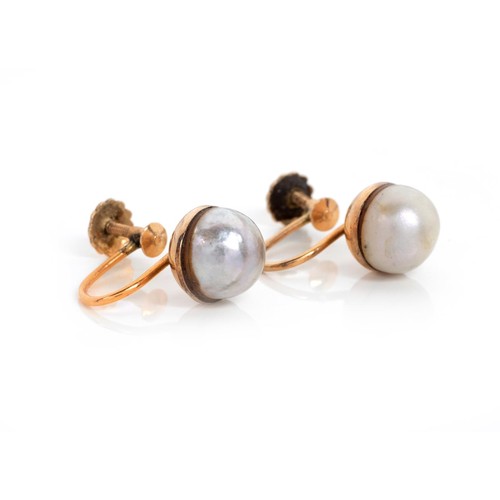 662 - A PAIR OF PEARL EAR CLIPS