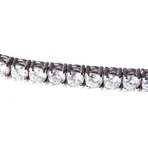 668 - A DIAMOND TENNIS BRACELET