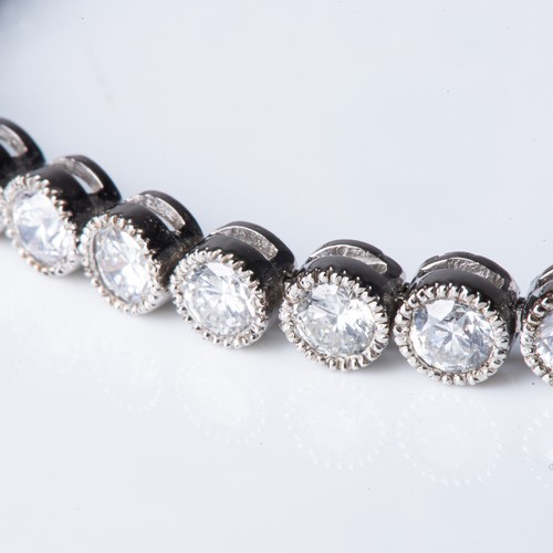 684 - A DIAMOND TENNIS BRACELET