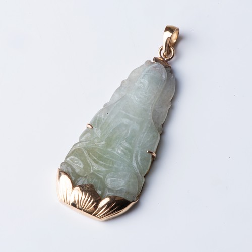 686 - A JADE PENDANT