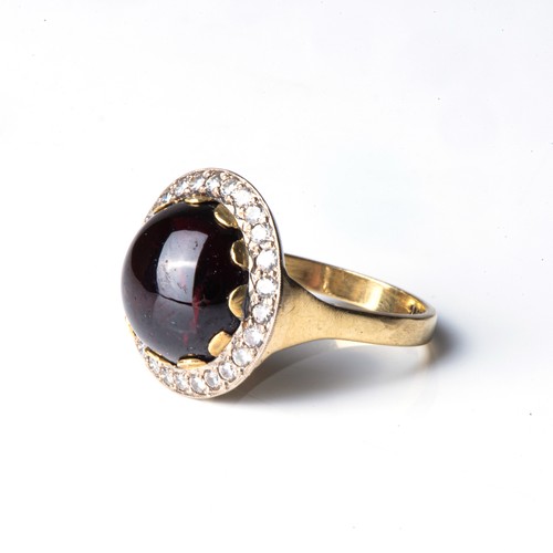 698 - A GARNET AND DIAMOND RING