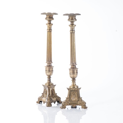 566 - A PAIR OF NEO-CLASSICAL BRONZE CANDLESTICKS