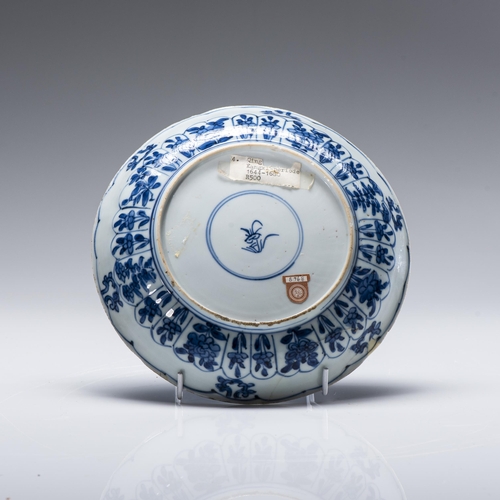 639 - A CHINESE BLUE AND WHITE PLATE, QING DYNASTY, 18TH/19TH CENTURY