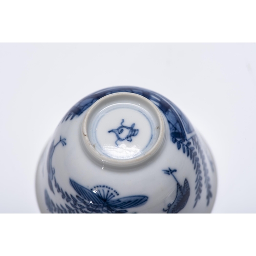 642 - A SET OF SIX CHINESE BLUE AND WHITE TEA BOWLS AND SAUCERS, QING DYNASTY, 1644 - 1912