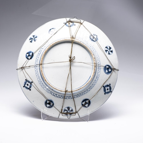 662 - A JAPANESE IMARI CHARGER, TAISHO PERIOD, 1912 -1926