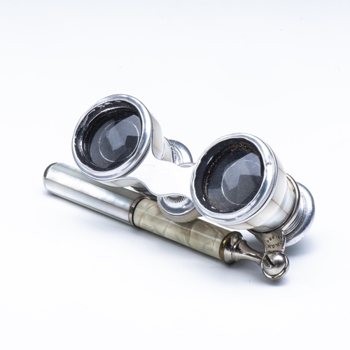 522 - A PAIR OF OPERA GLASSES