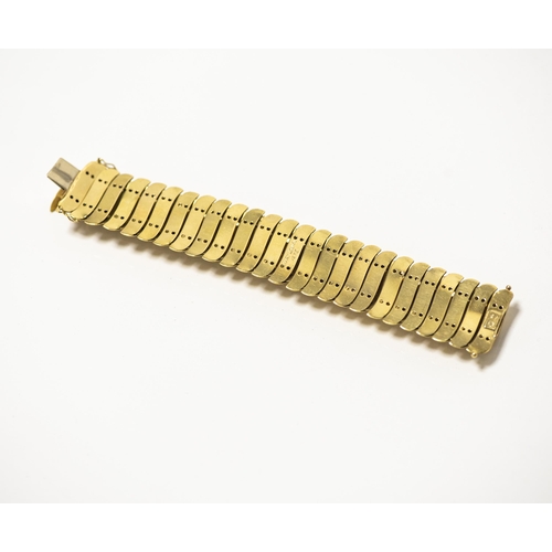 839 - AN 18CT GOLD BRACELET