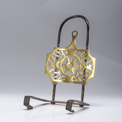 507 - A BRASS TRIVETT,  19TH CENTURY