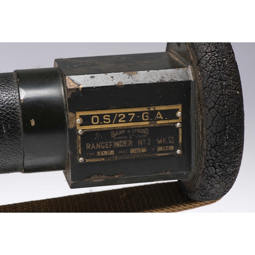 382 - A WW II TANK SIGHT/RANGE FINDER OS27GA