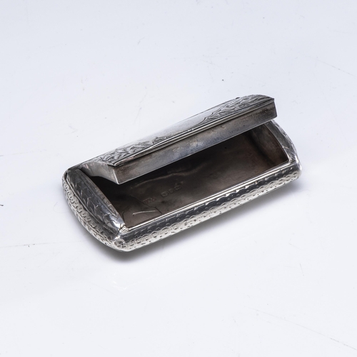 695 - A VICTORIAN SILVER SNUFF BOX