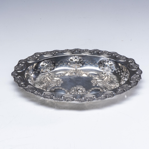 707 - AN OVAL SILVER SWEET DISH