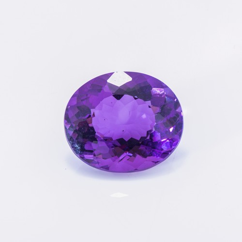 805 - AN OVAL AMETHYST 26,73CARATS