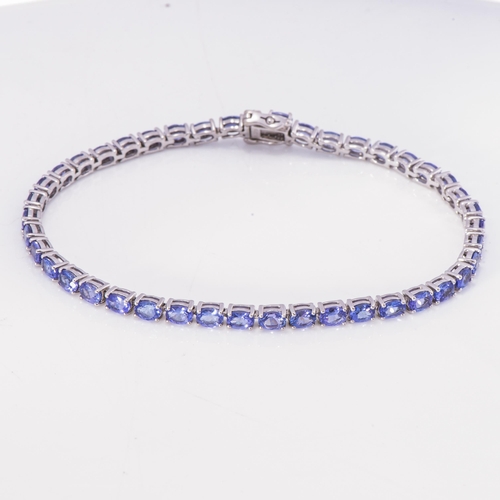 922 - A TANZANITE TENNIS BRACELET