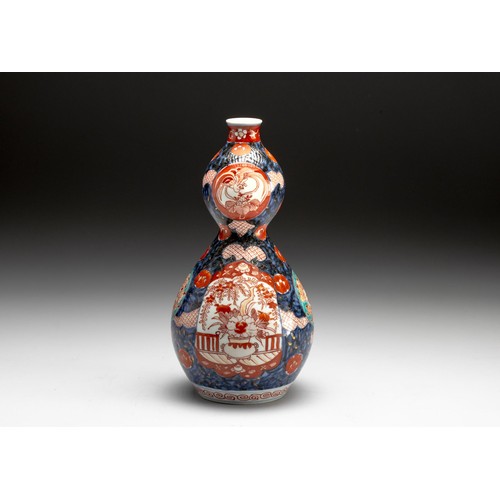 674 - A JAPANESE IMARI 'FLOWER BASKET' DOUBLE-GOURD VASE, MEIJI PERIOD, 1868 - 1912