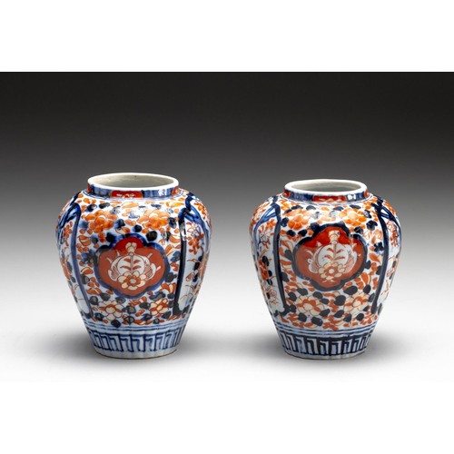 673 - A PAIR OF JAPANESE IMARI RIBBED VASES, MEIJI PERIOD, 1868 - 1912