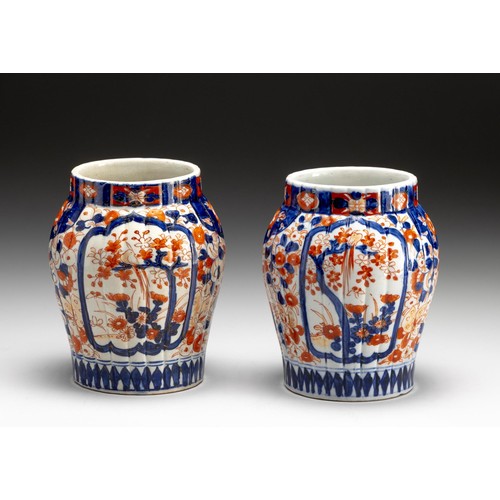 671 - A PAIR OF JAPANESE 'PARADISE FLYCATCHER' IMARI VASES, MEIJI PERIOD, 1868 - 1912