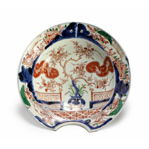 646 - A JAPANESE IMARI BARBER'S BOWL, MEIJI PERIOD, 1868 - 1912