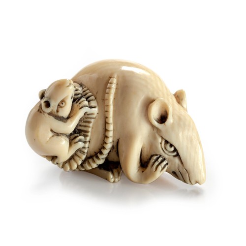 613 - A JAPANESE IVORY 'RAT GROUP' NETSUKE, MEIJI PERIOD, 1868 - 1912