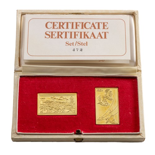 150 - A CASED SET OF TWO 18CT GOLD REPUBLIC OF SOUTH AFRICA COMMEMORATIVE STAMP REPLICAS, 1971