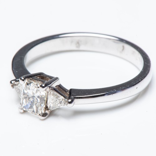 860 - A DIAMOND RING