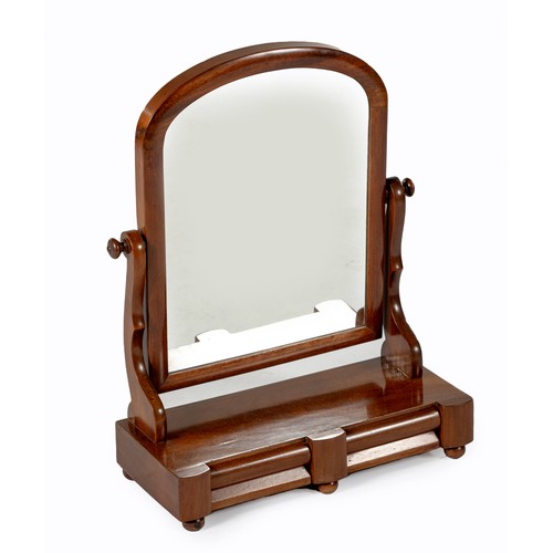 419 - A VICTORIAN MAHOGANY GENTLEMAN'S TOILET MIRROR