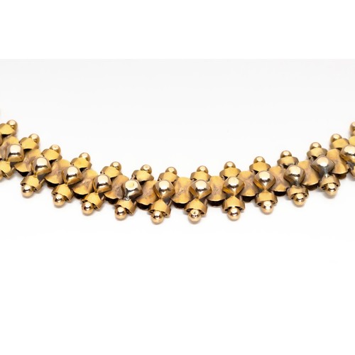 824 - A GOLD NECKLACE