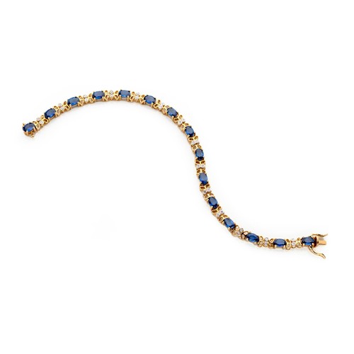 825 - A SAPPHIRE AND DIAMOND BRACELET