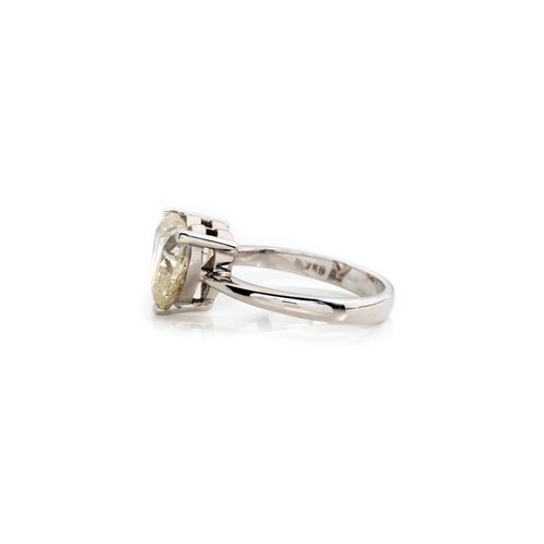 832 - A DIAMOND SOLITAIRE RING