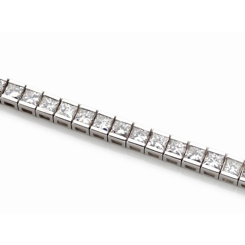 840 - A DIAMOND TENNIS BRACELET