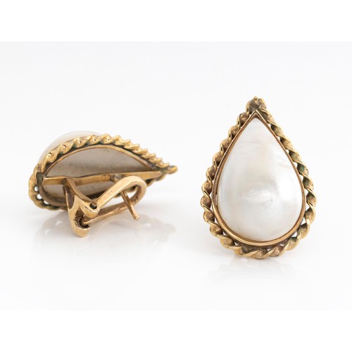 847 - A PAIR OF MABÉ PEARL EARRINGS