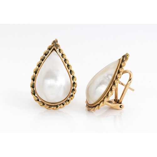 847 - A PAIR OF MABÉ PEARL EARRINGS