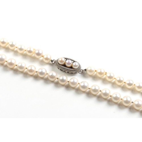 890 - A ROPE-LENGTH PEARL NECKLACE