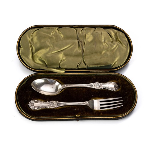 712 - AN EDWARD VII CASED SILVER KING'S PATTERN CHRISTENING SET