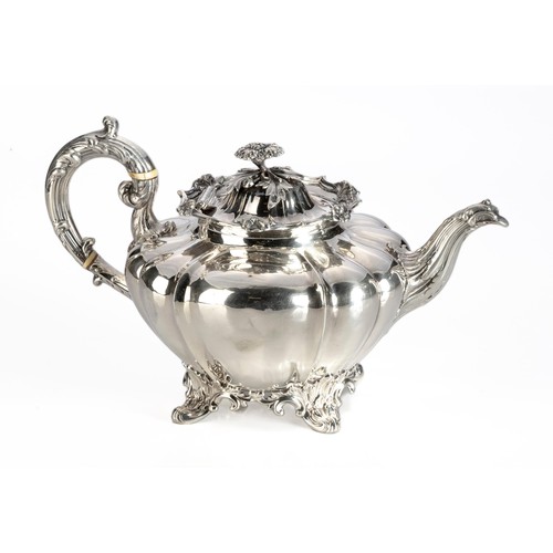 698 - A VICTORIAN SILVER TEAPOT, JOSEPH AND ALBERT SAVORY, LONDON, 1844