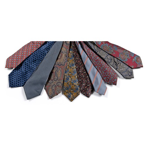 533 - A GROUP OF DESIGNER GENTLEMAN'S TIESComprising of: three Christian Dior ties; three YSL silk ties; t... 