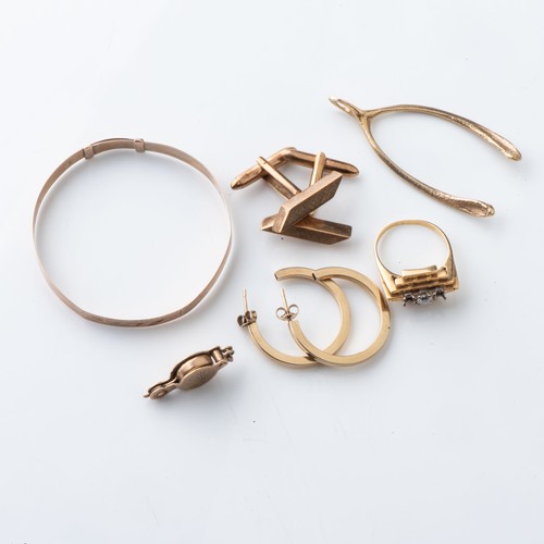 854 - A COLLECTION OF JEWELLERYIncluding: a bangle, pair of cufflinks and other pieces, 9ct gold (6)... 