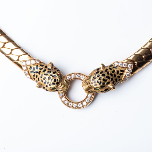 857 - A GOLD CARTIER-STYLE LEOPARD NECKLACE Pavé-set to center with 0,60 carats of round brilliant-cut dia... 