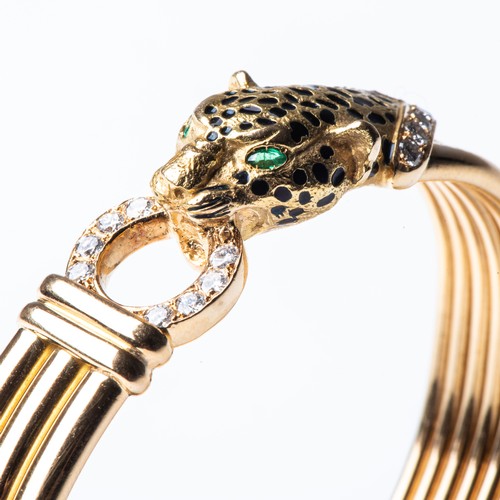 858 - A GOLD CARTIER-STYLE LEOPARD BANGLEPavé-set to the side with 0,40 carats of round brilliant-cut diam... 