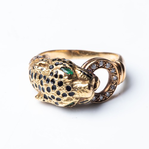 860 - A GOLD CARTIER-STYLE LEOPARD RINGPavé-set with 0,20 carats of round brilliant-cut diamonds, GH colou... 