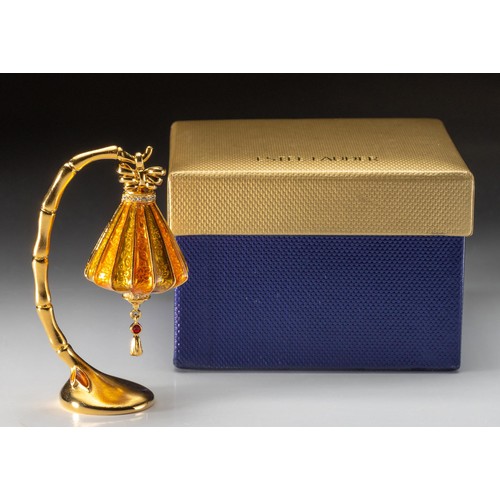 146 - AN ESTEE LAUDER SOLID PERFUME COMPACT, LUCKY LANTERN, 2005