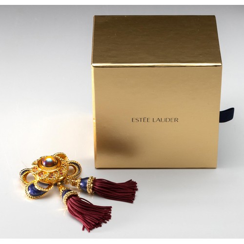 149 - AN ESTEE LAUDER SOLID PERFUME COMPACT, PASSEMENTERIE BOW HOLIDAY EDITION - DESIGNED BY JAY STRONGWAT... 