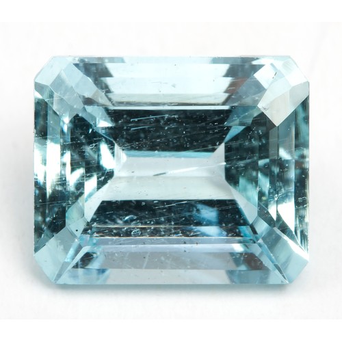 413 - AN EMERALD CUT AQUAMARINE 2,67 CARATS