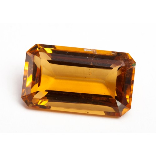 420 - AN EMERALD CUT CITRINE 5,76 CARATS