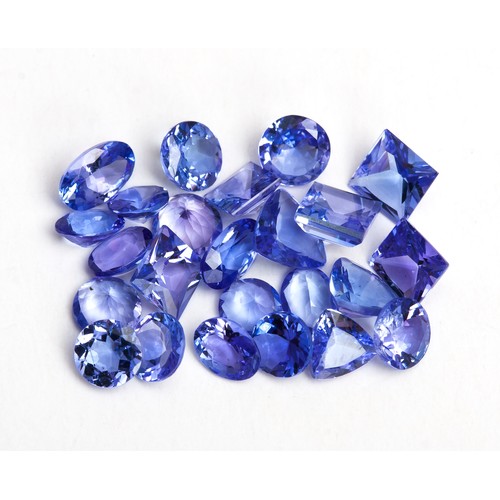 451 - A MELEE OF TANZANITES 5,75 CARATS