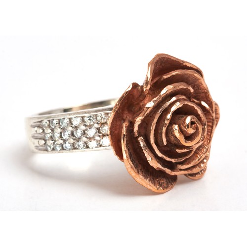 181 - A ROSE DESIGN GOLD RING