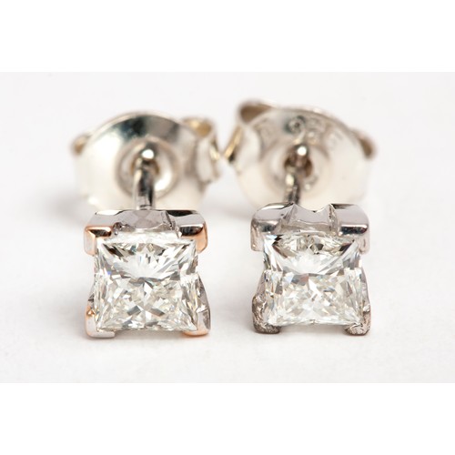 89 - A PAIR OF DIAMOND STUD EARRINGS