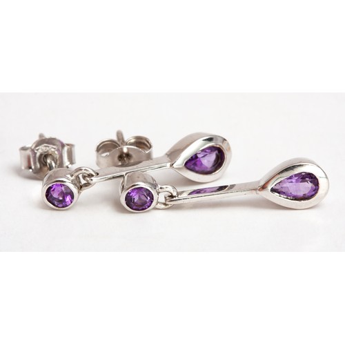 122 - A PAIR OF AMETHYST DROP EARRINGS