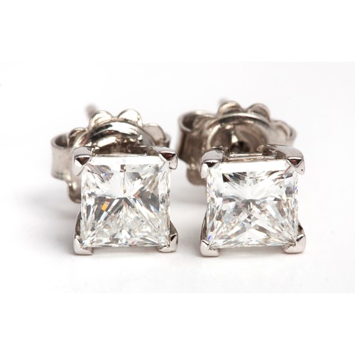 81 - A PAIR OF DIAMOND STUD EARRINGS